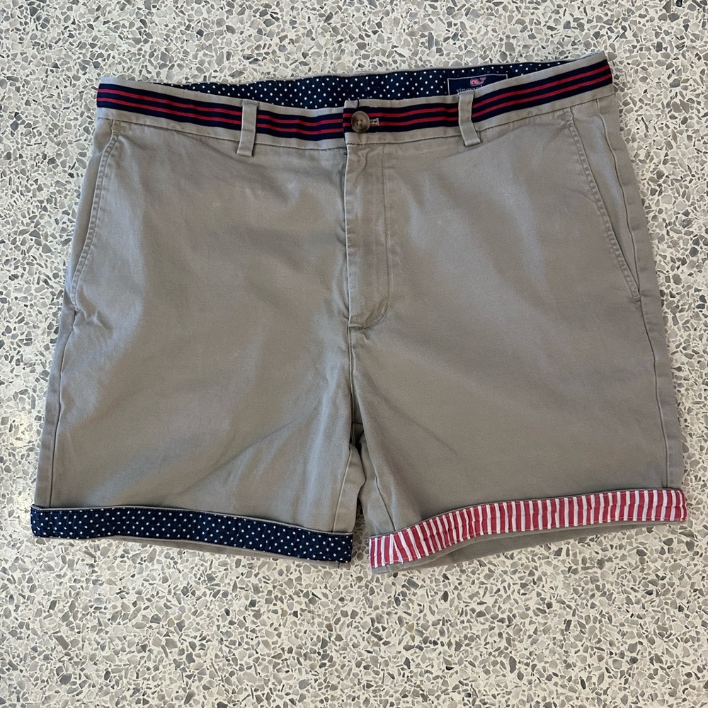 Vineyard Vines “USA Flag” Classic Breaker Chino Shorts • Men’s 34 • Patriotic